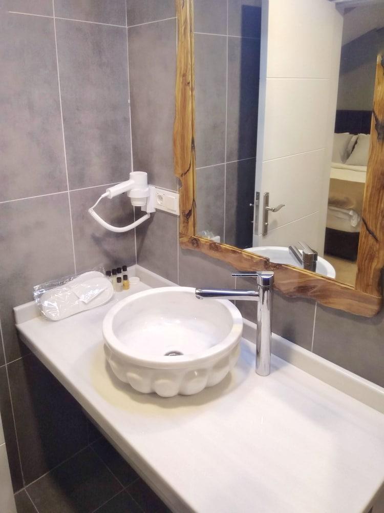 Jakaranda Hotel Istanbul Ngoại thất bức ảnh