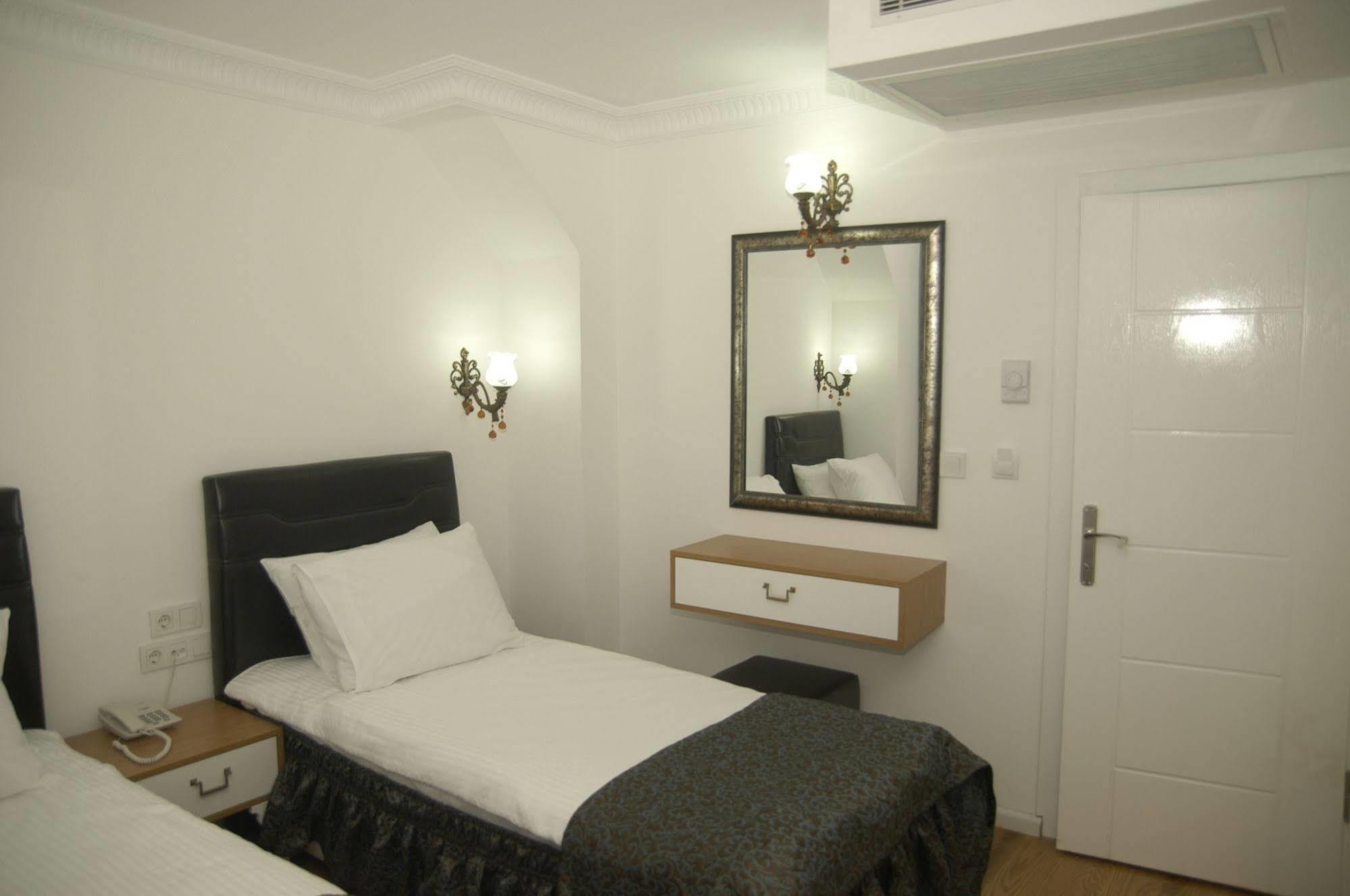 Jakaranda Hotel Istanbul Ngoại thất bức ảnh